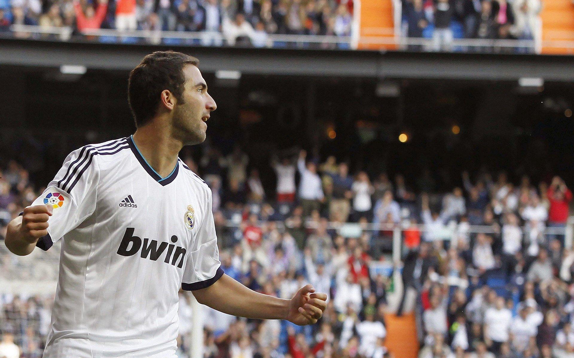 养眼尤文女足勇夺第6座意甲冠军，美女球员莱曼领舞点燃庆典