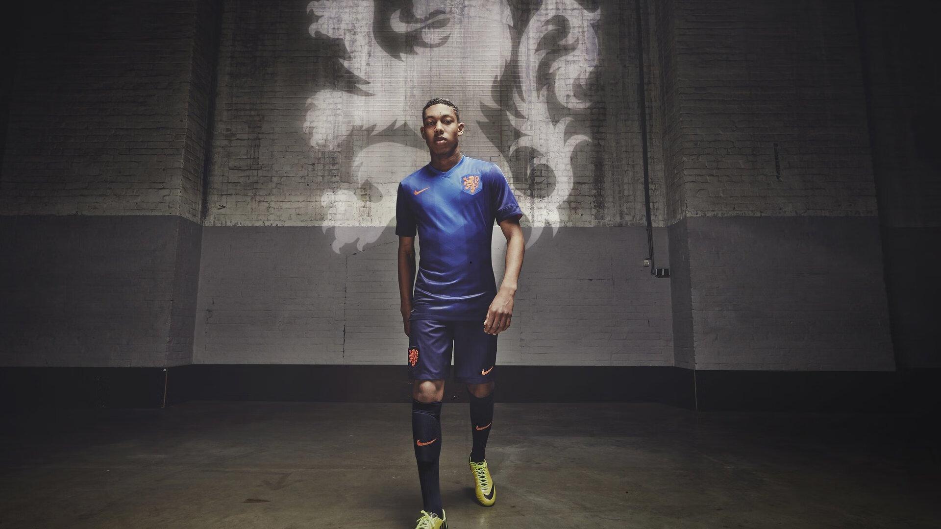 英媒曝拜仁愿为迪亚斯提供双倍薪水！红军标价8000万欧元，夏窗转会战一触即发